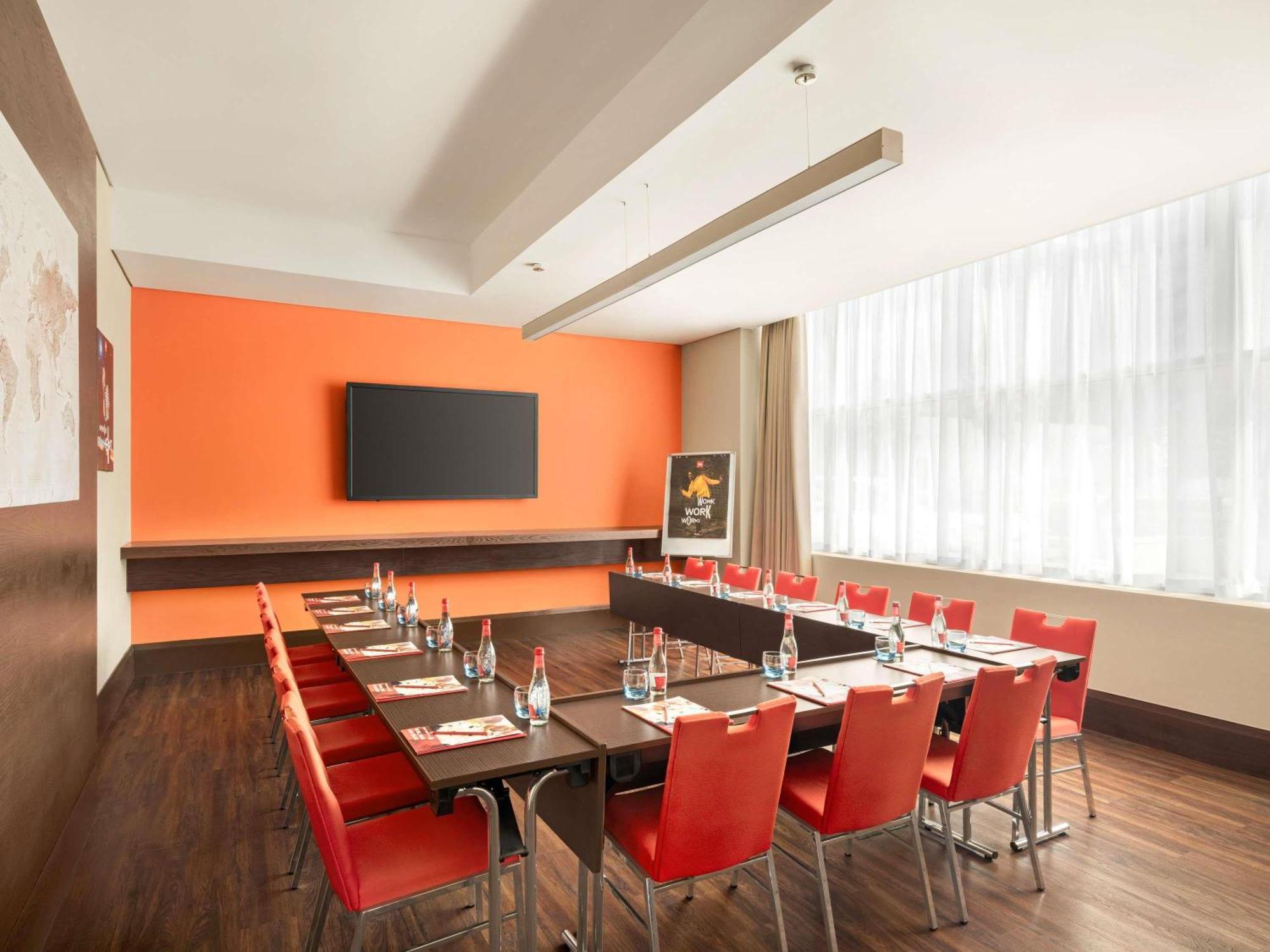 Ibis Dubai Al Rigga 3*